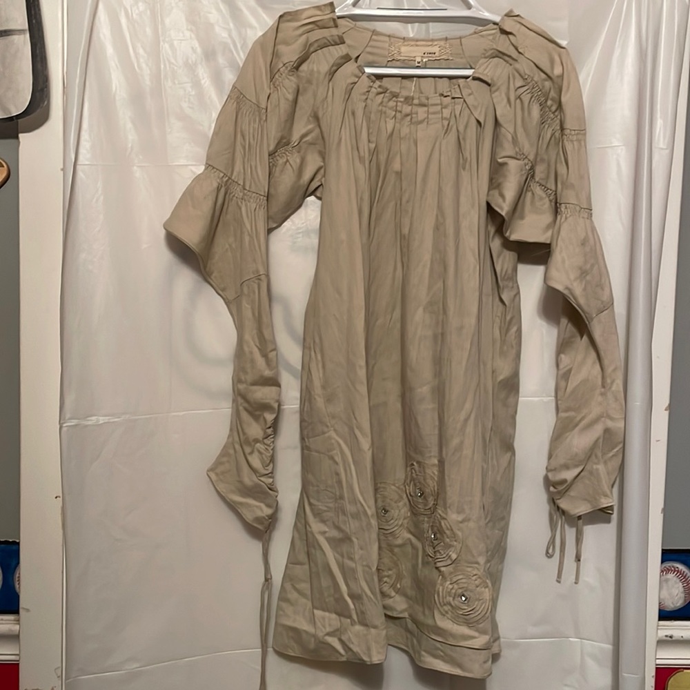 Great condition…. Has pockets